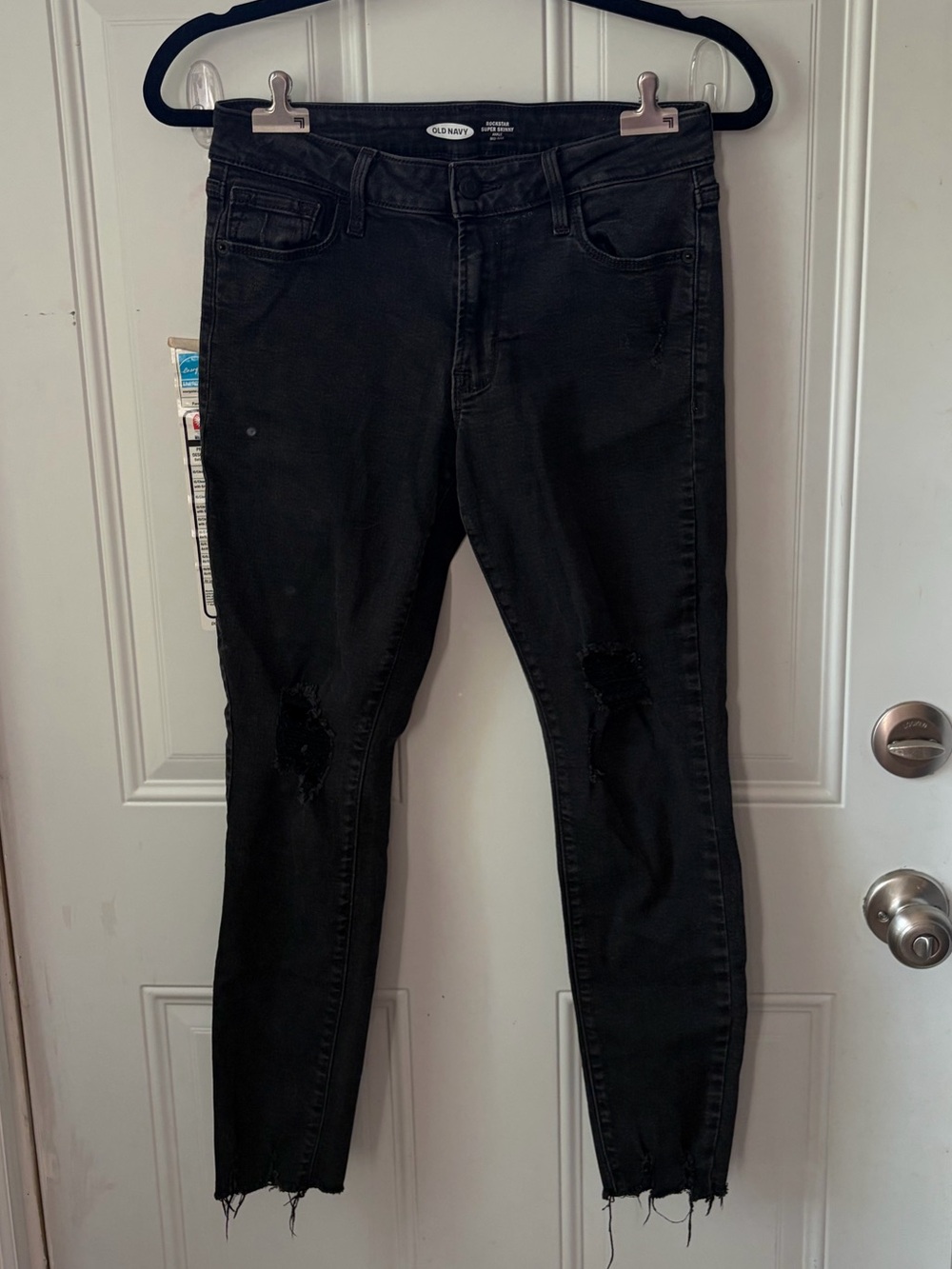 The Old Navy Rockstar Super Skinny Distressed Jeans 🖤